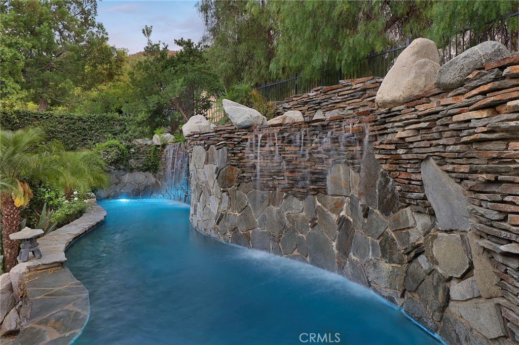 6137 Paseo La Vista Property Photo 2