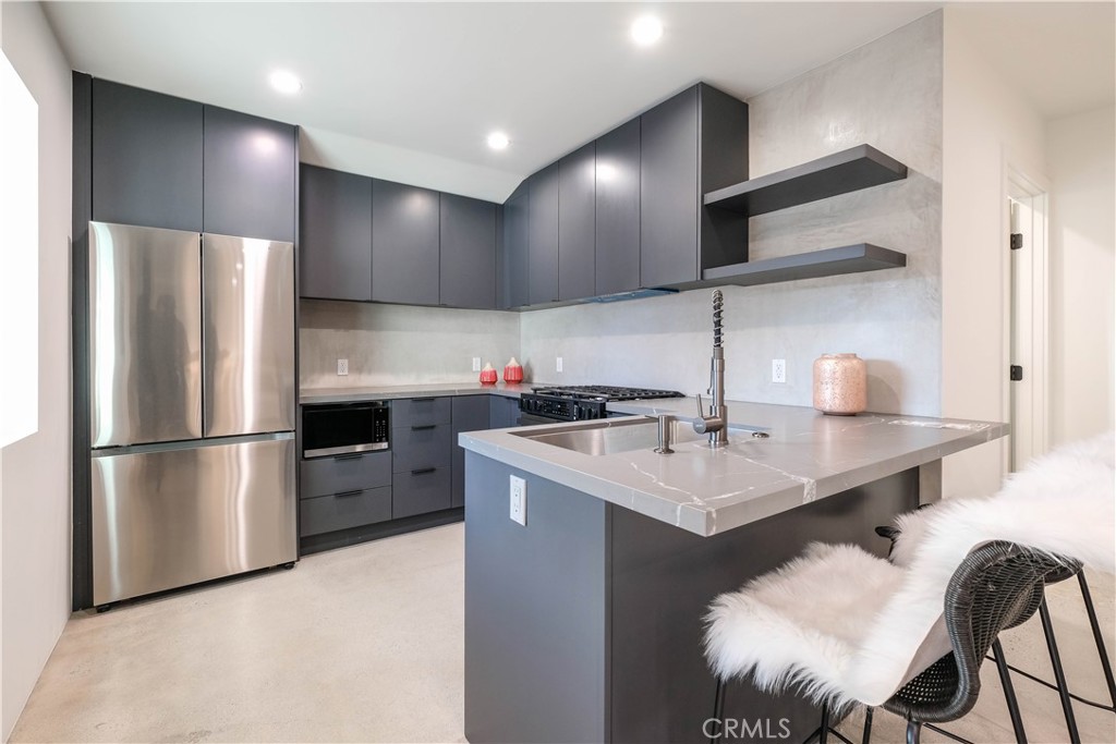 18852 Collins Street Property Photo 19