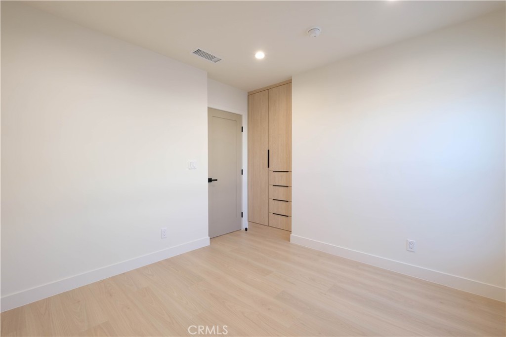 18852 Collins Street Property Photo 23