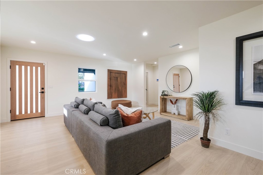 18852 Collins Street Property Photo 26