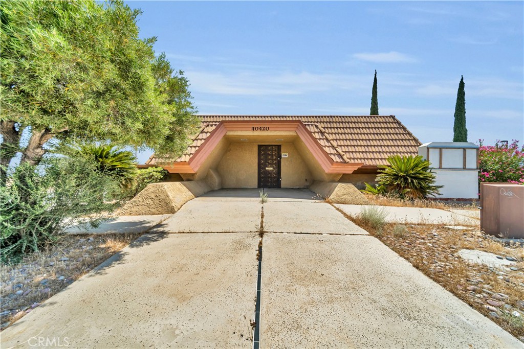 40420 10th Street W Property Photo 1