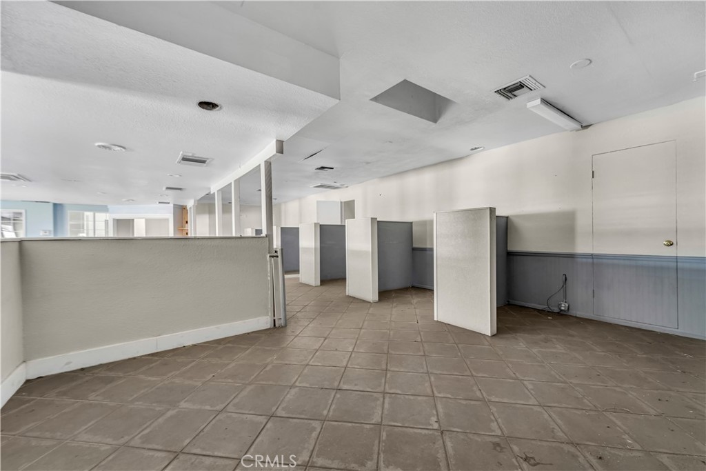 40420 10th Street W Property Photo 9