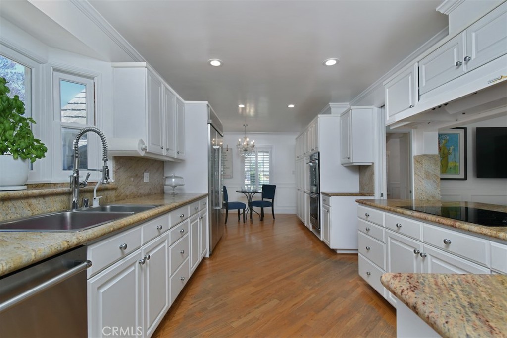 4161 Dixie Canyon Avenue Property Photo 5