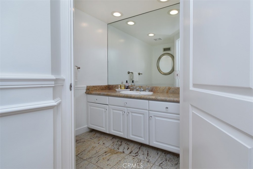4161 Dixie Canyon Avenue Property Photo 13