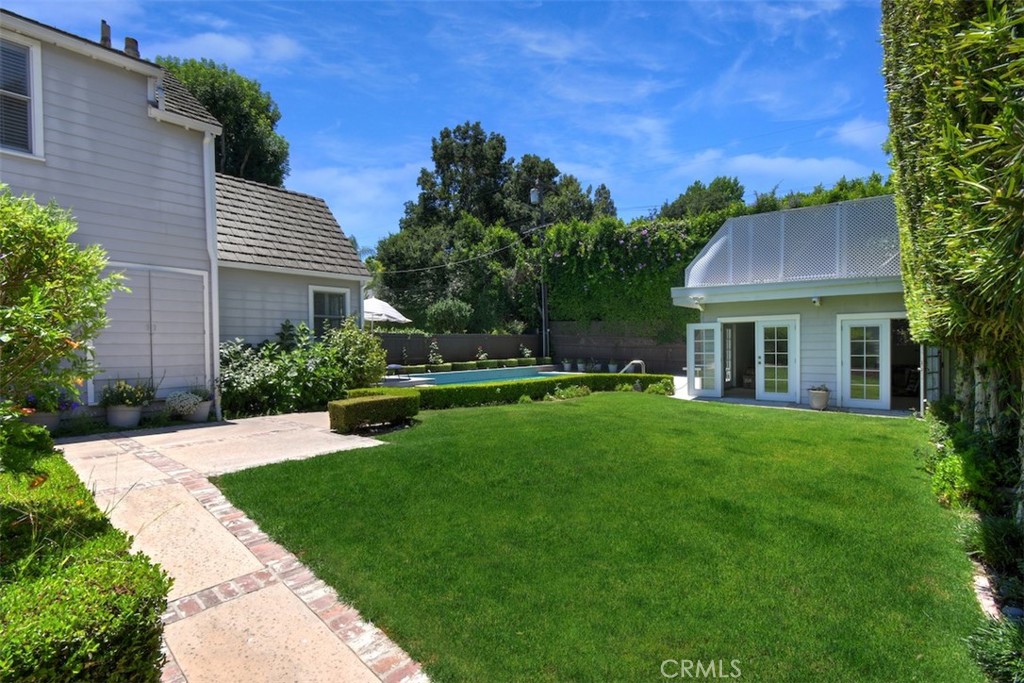 4161 Dixie Canyon Avenue Property Photo 25