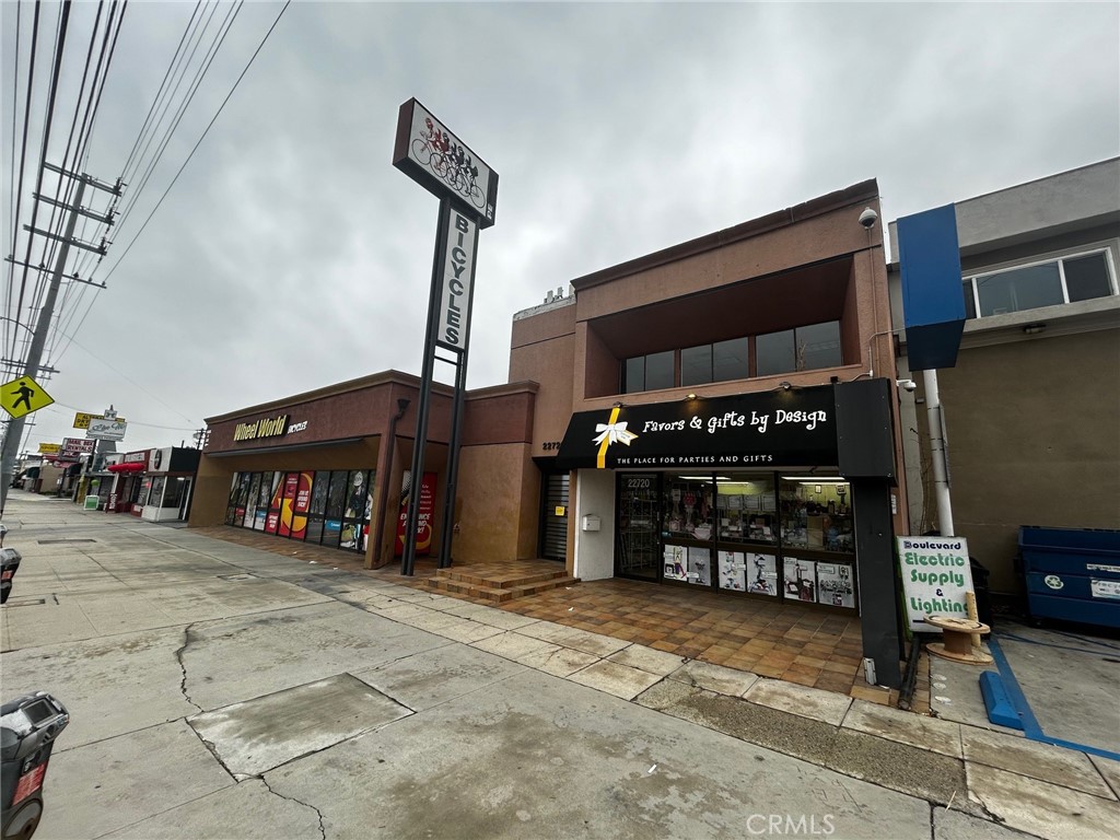 22718 Ventura Boulevard Property Photo 1