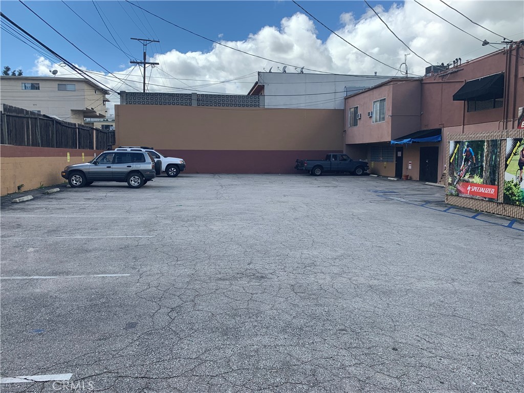 22718 Ventura Boulevard Property Photo 12
