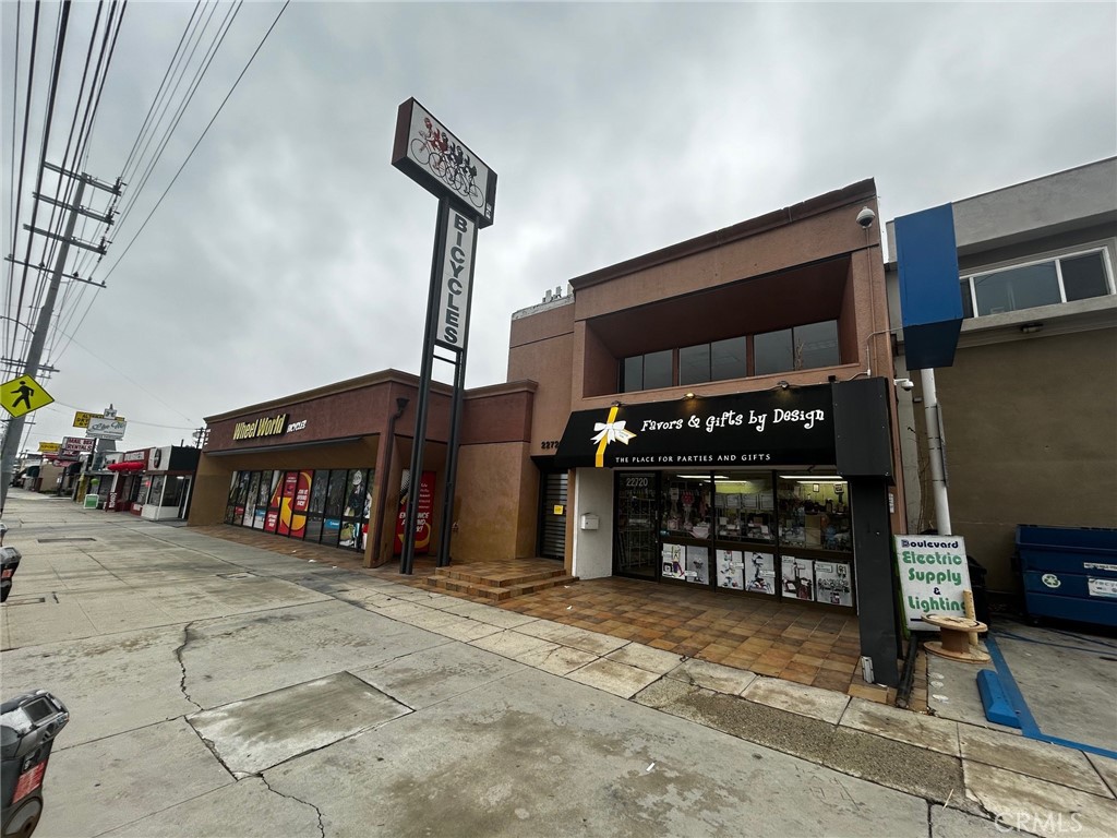 22718 Ventura Boulevard Property Photo 1