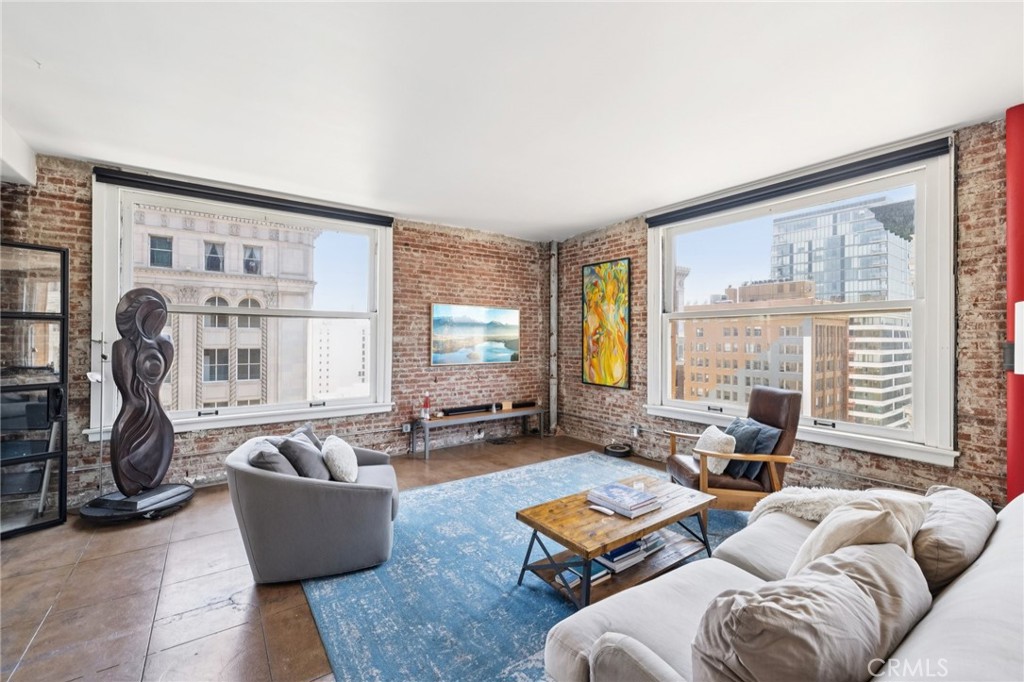 215 W 7th Street 1108