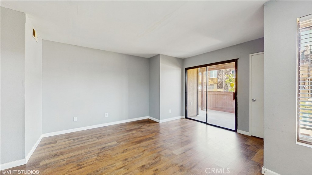 9020 Newport Avenue 17 Property Photo 5