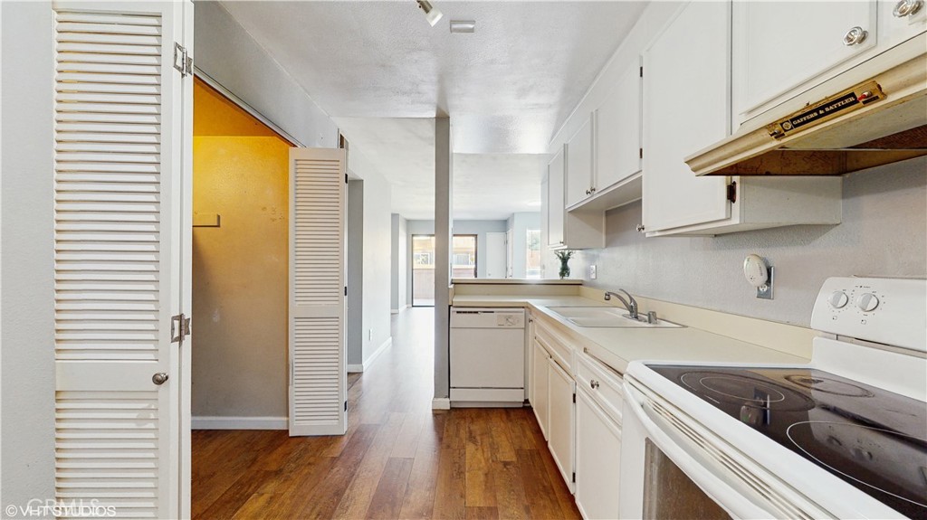 9020 Newport Avenue 17 Property Photo 7