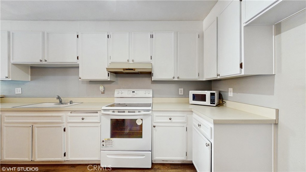 9020 Newport Avenue 17 Property Photo 8