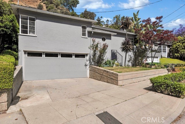 2527 Canyon Drive Property Photo 1