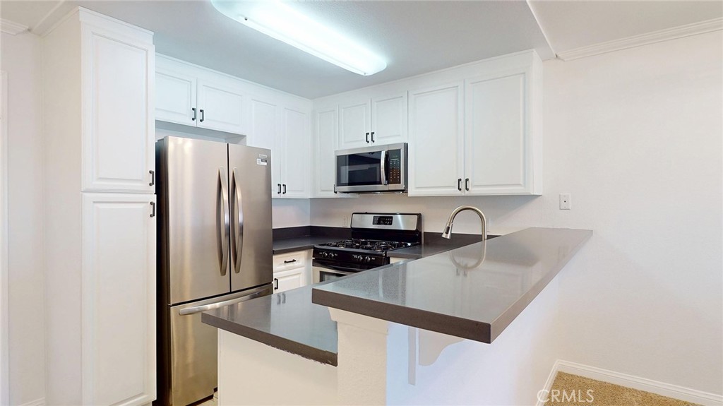 5550 Owensmouth Avenue 217 Property Photo 2