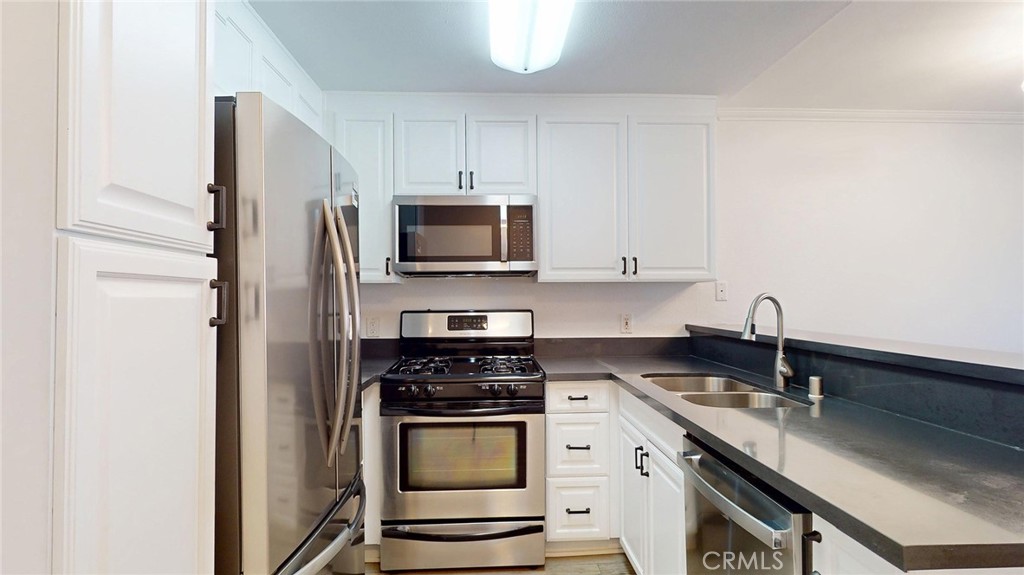 5550 Owensmouth Avenue 217 Property Photo 6