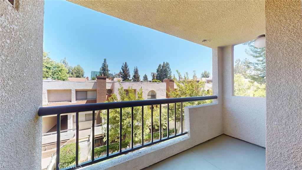 5550 Owensmouth Avenue 217 Property Photo 11