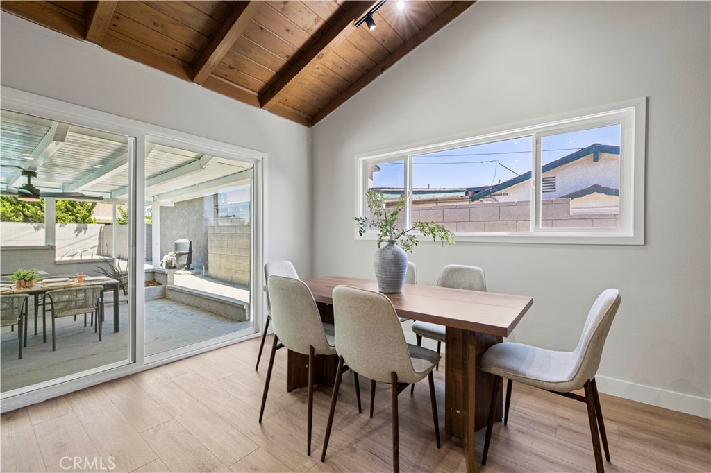 9712 Saloma Avenue Property Photo 13