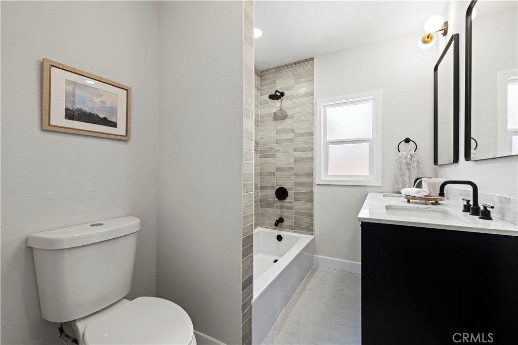 9712 Saloma Avenue Property Photo 14