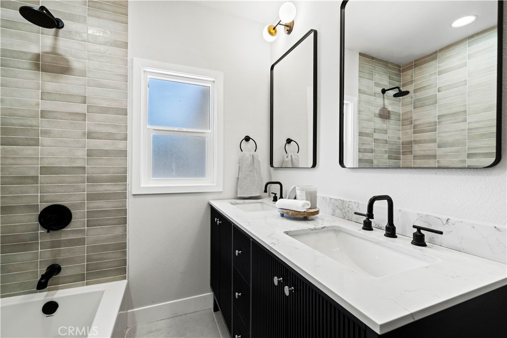 9712 Saloma Avenue Property Photo 15