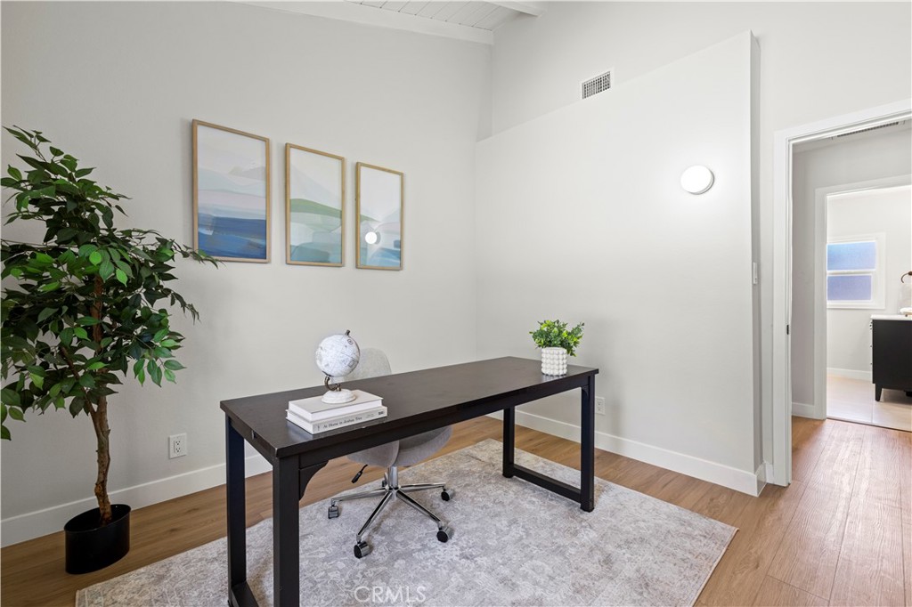 9712 Saloma Avenue Property Photo 17