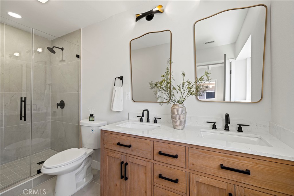 9712 Saloma Avenue Property Photo 22