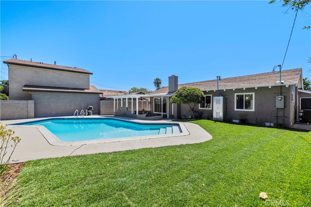 9712 Saloma Avenue Property Photo 28