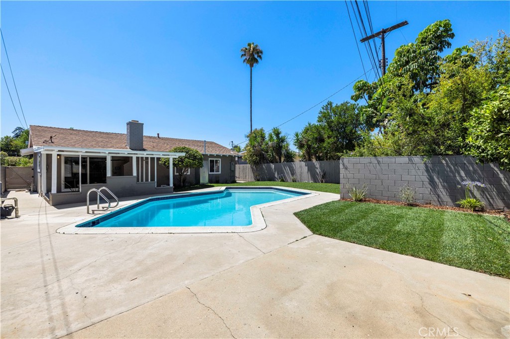 9712 Saloma Avenue Property Photo 30