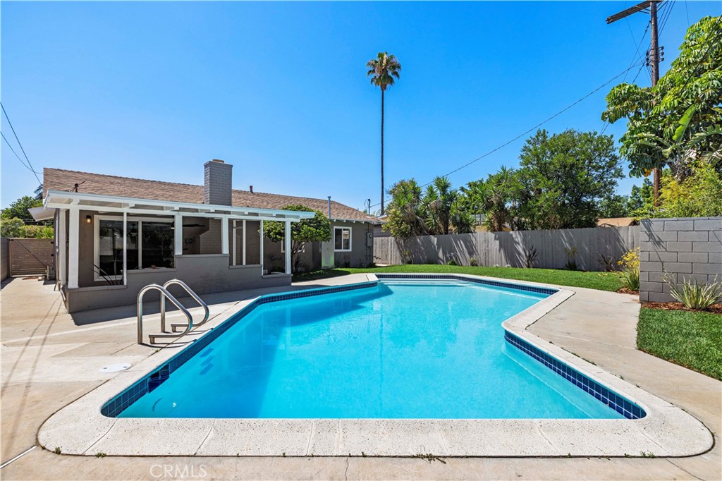 9712 Saloma Avenue Property Photo 31