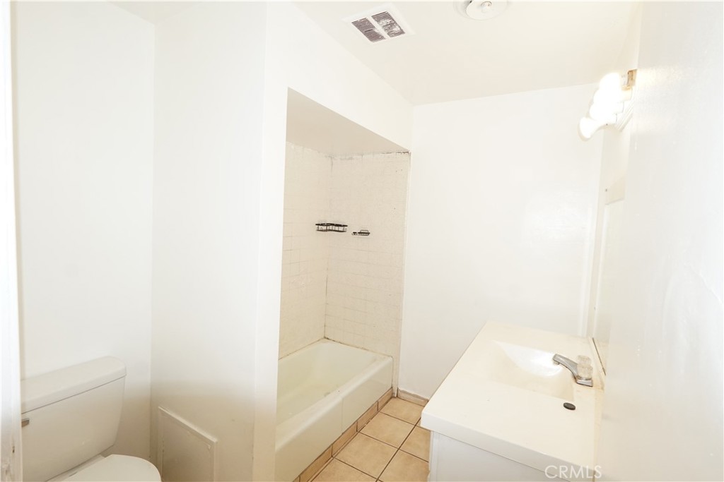 1108 Monterey Street B Property Photo 5