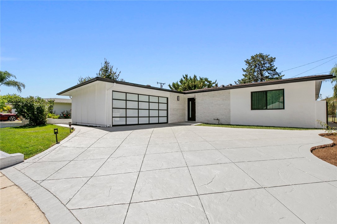26144 Kenrose Circle Property Photo 1