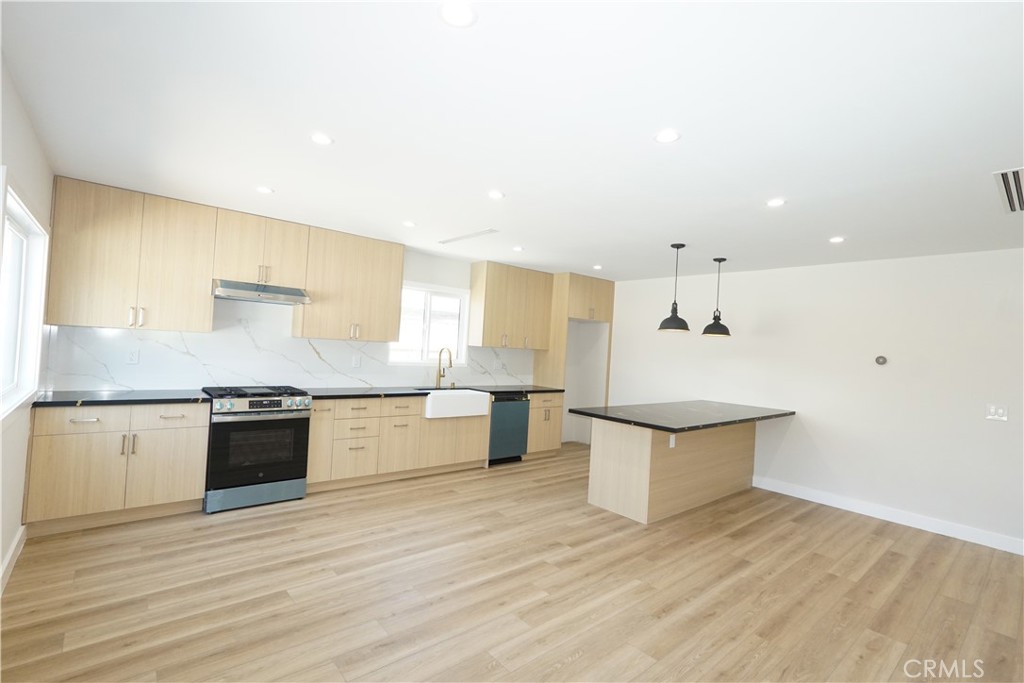 10345 Blucher Avenue Property Photo 28