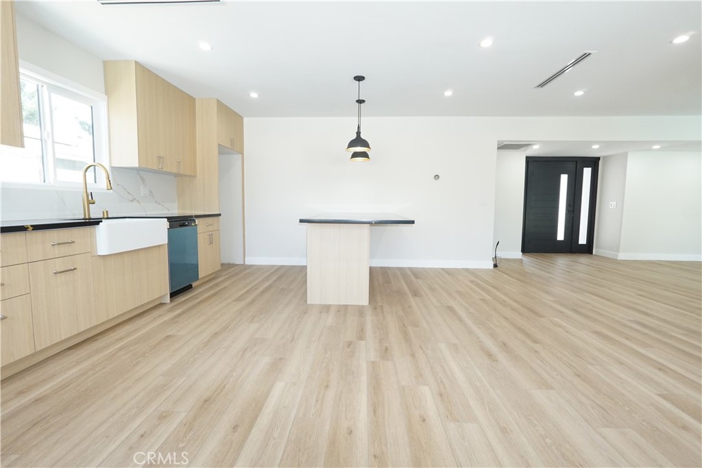 10345 Blucher Avenue Property Photo 31