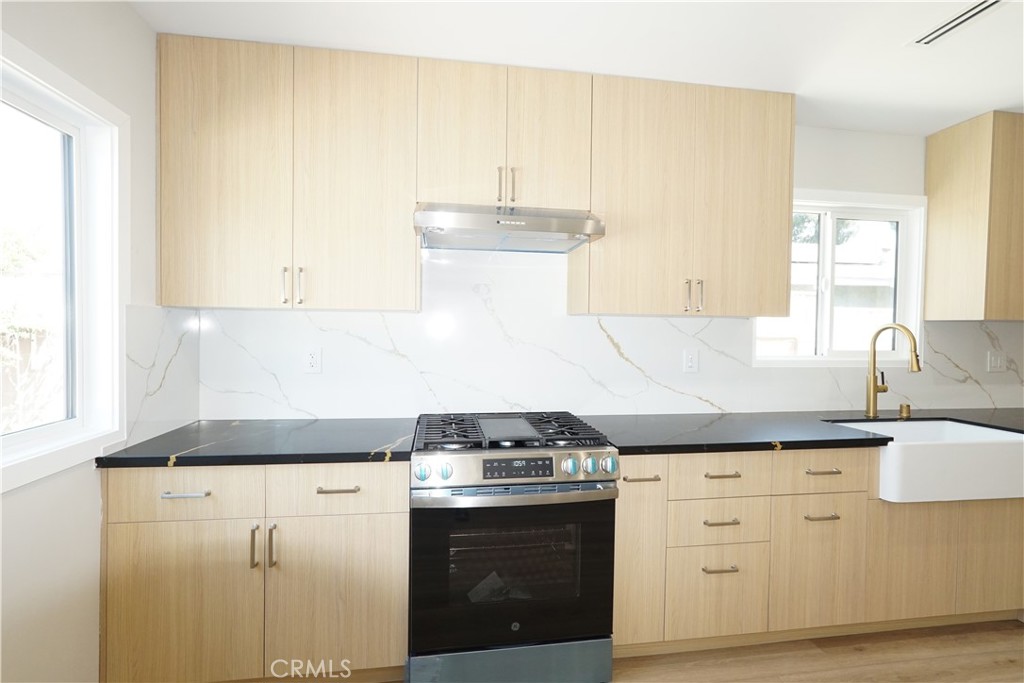 10345 Blucher Avenue Property Photo 40