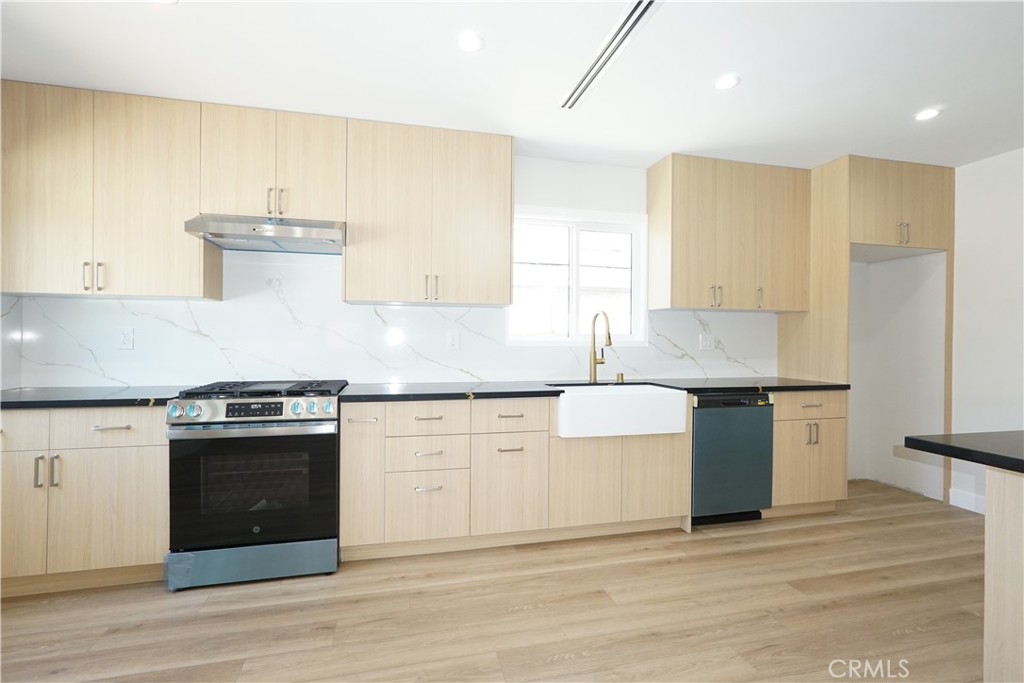 10345 Blucher Avenue Property Photo 44