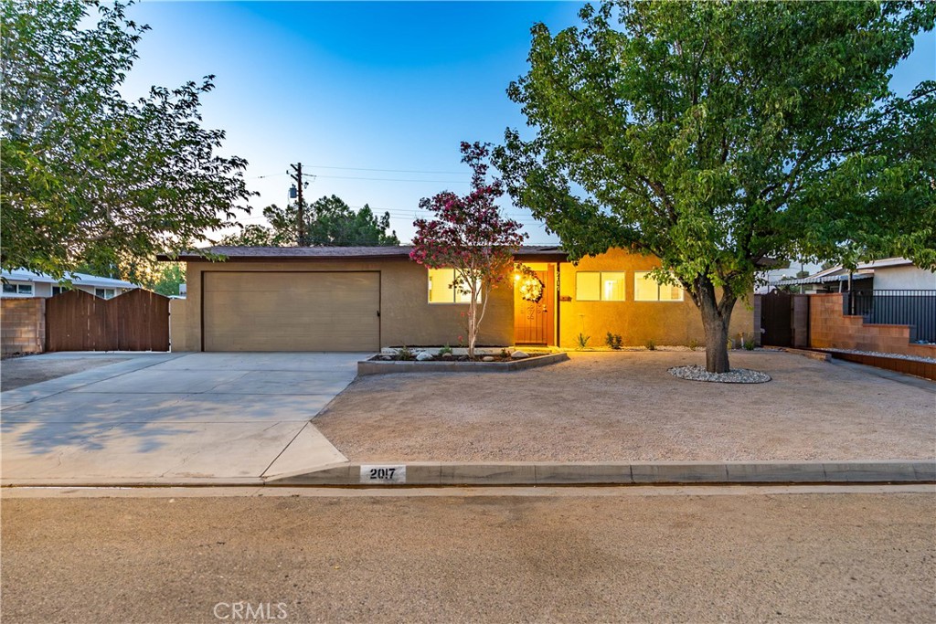 2017 W Newgrove Street Property Photo 1