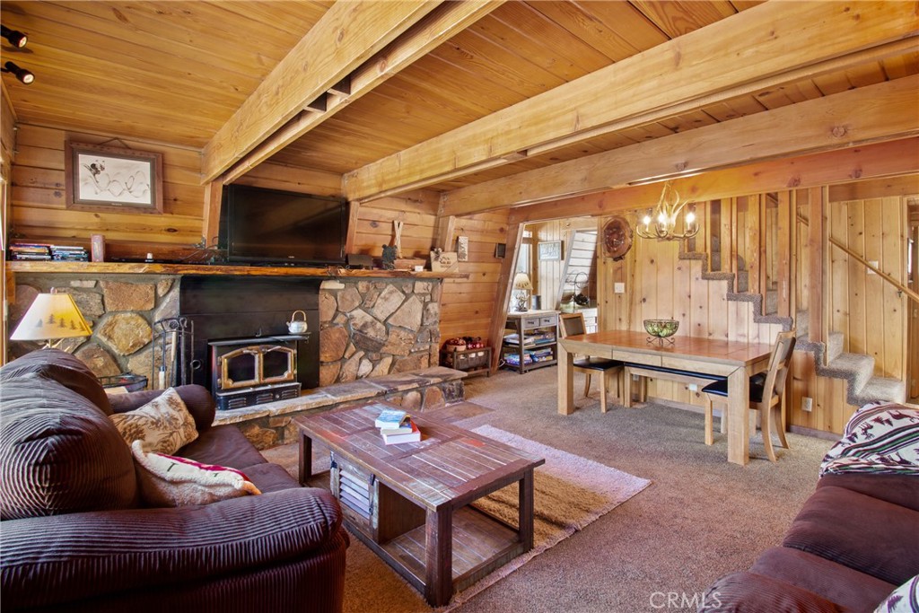 1124 Club View Drive Property Photo 1