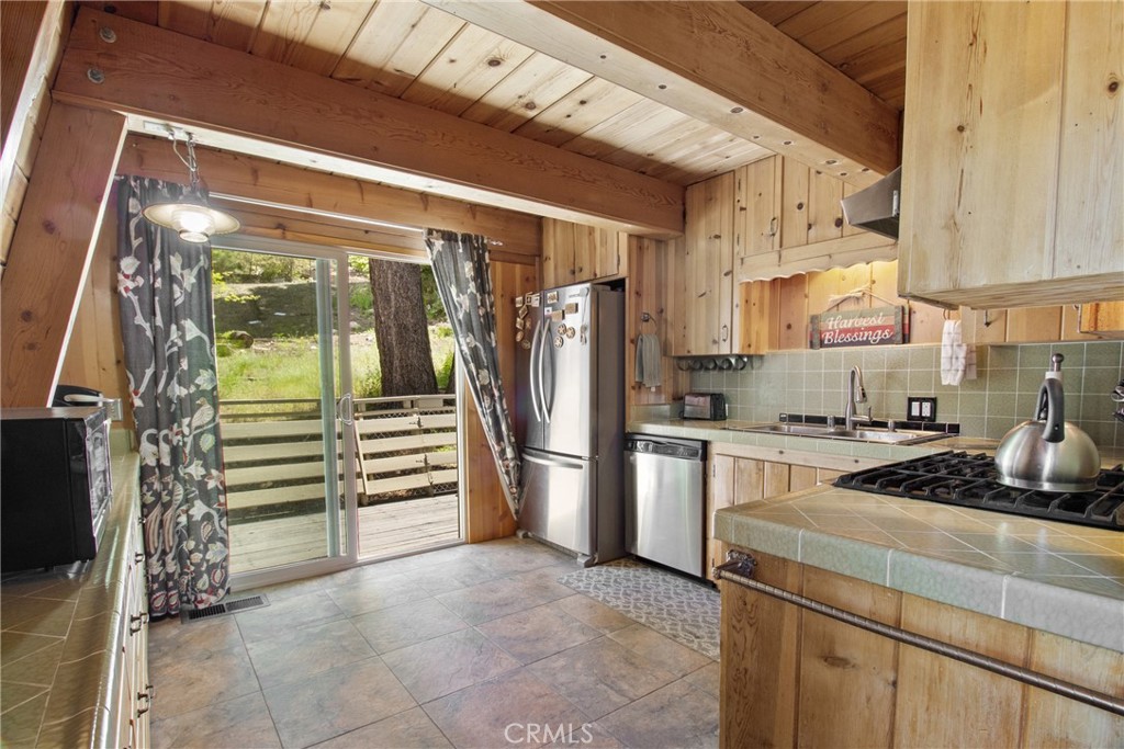 1124 Club View Drive Property Photo 5