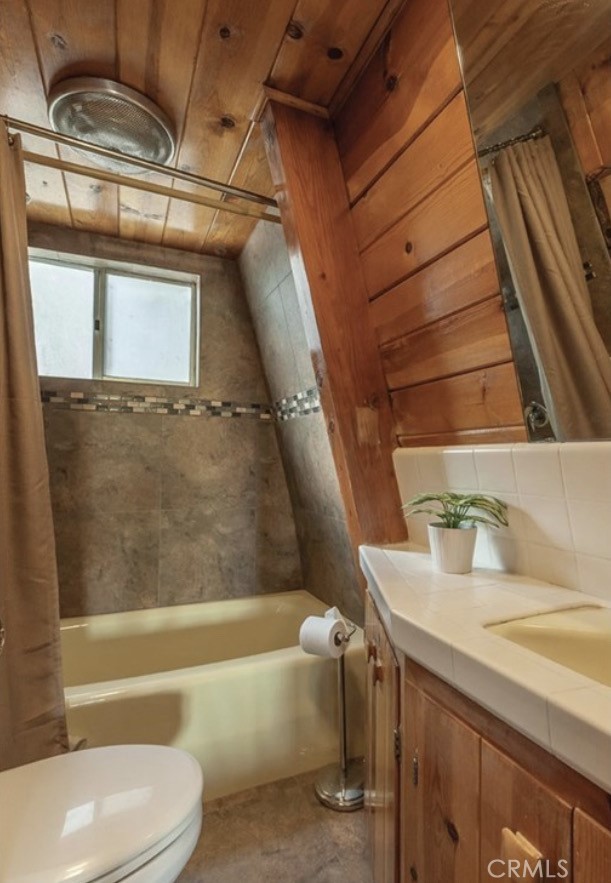 1124 Club View Drive Property Photo 11