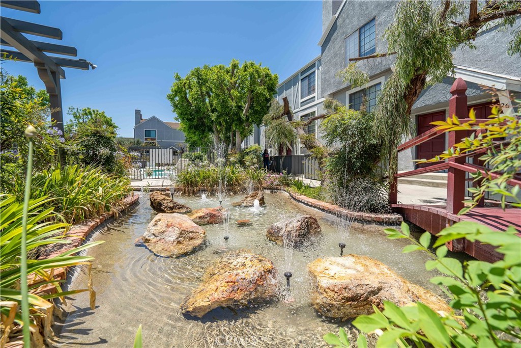 18100 Burbank Boulevard 11 Property Photo 1