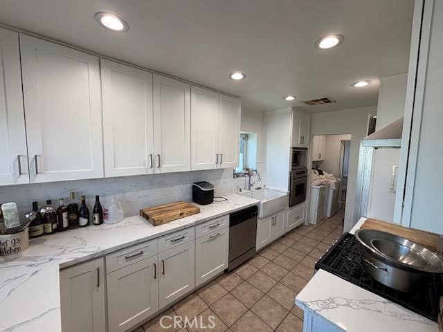 13600 Sylvan Street Property Photo 3