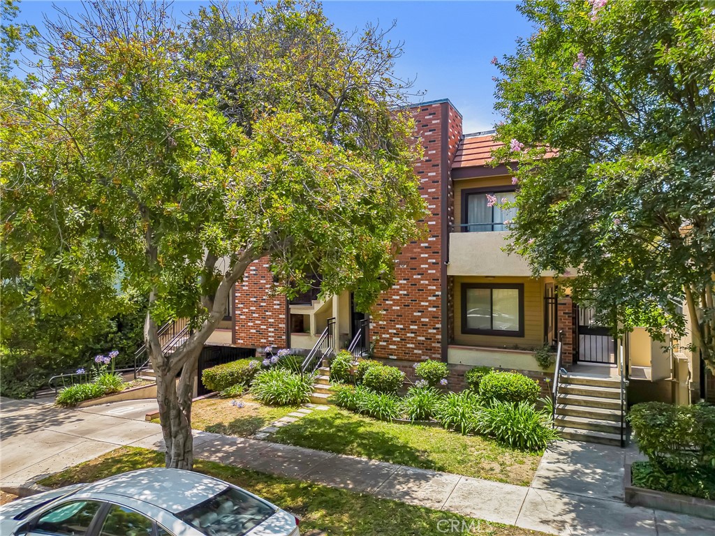 1207 N Columbus Avenue Property Photo 1