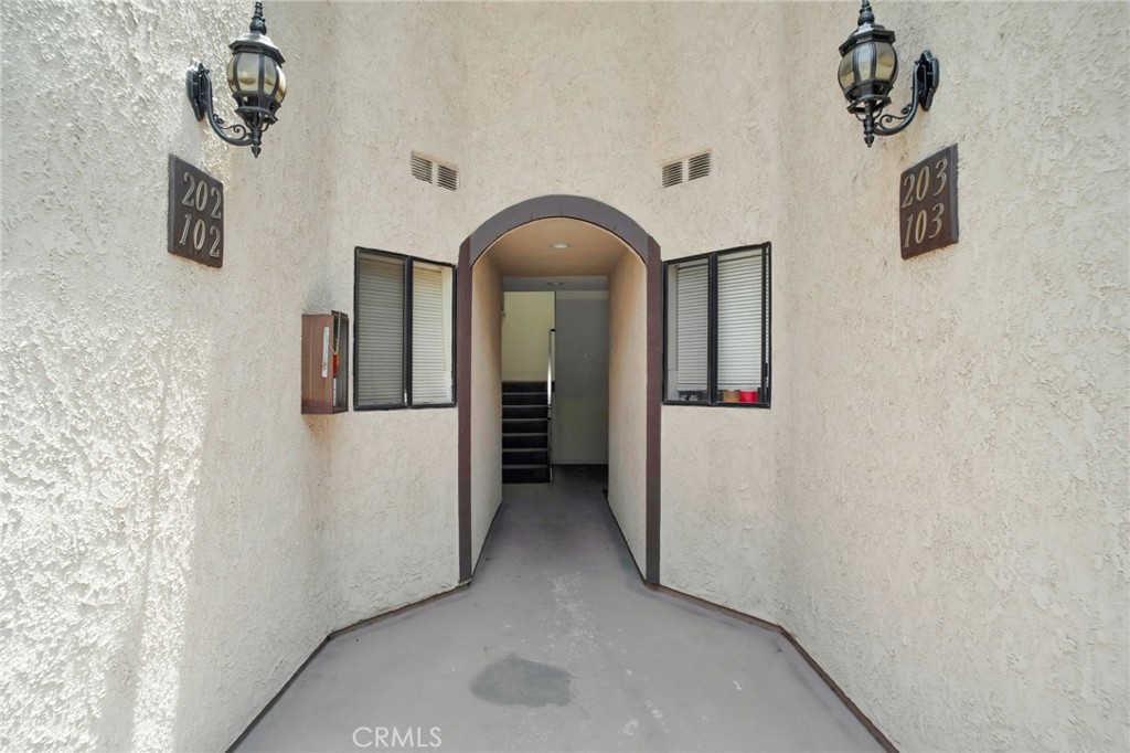 1207 N Columbus Avenue Property Photo 7