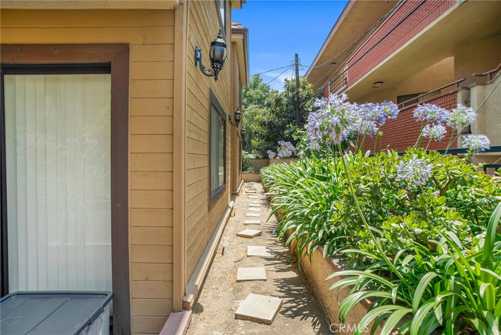 1207 N Columbus Avenue Property Photo 8