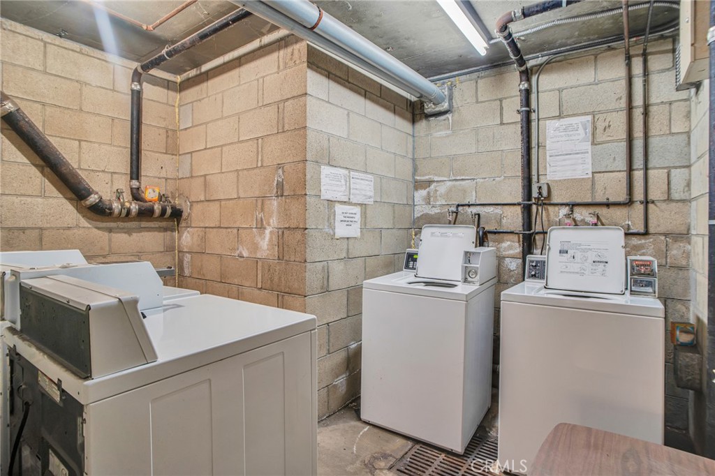 1207 N Columbus Avenue Property Photo 9