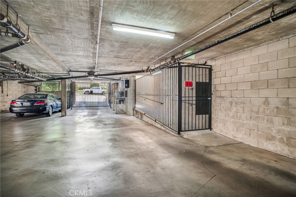 1207 N Columbus Avenue Property Photo 11
