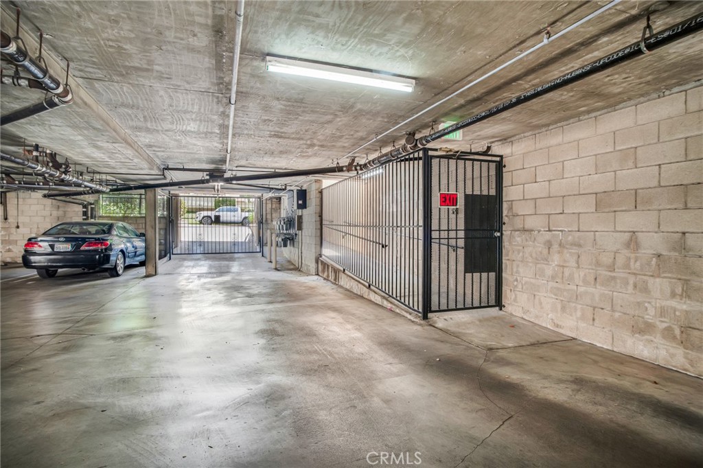 1207 N Columbus Avenue Property Photo 11