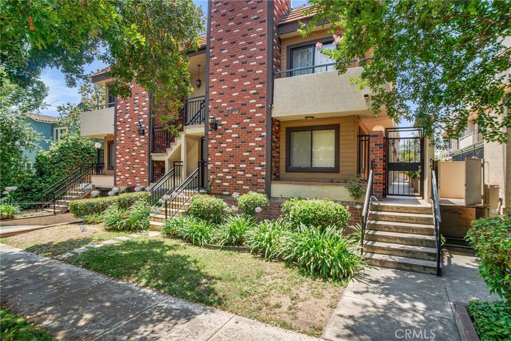 1207 N Columbus Avenue Property Photo 12
