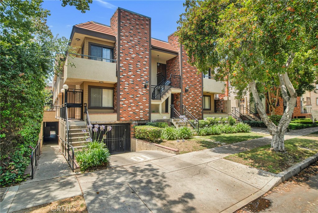 1207 N Columbus Avenue Property Photo 13