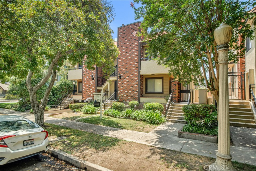 1207 N Columbus Avenue Property Photo 14