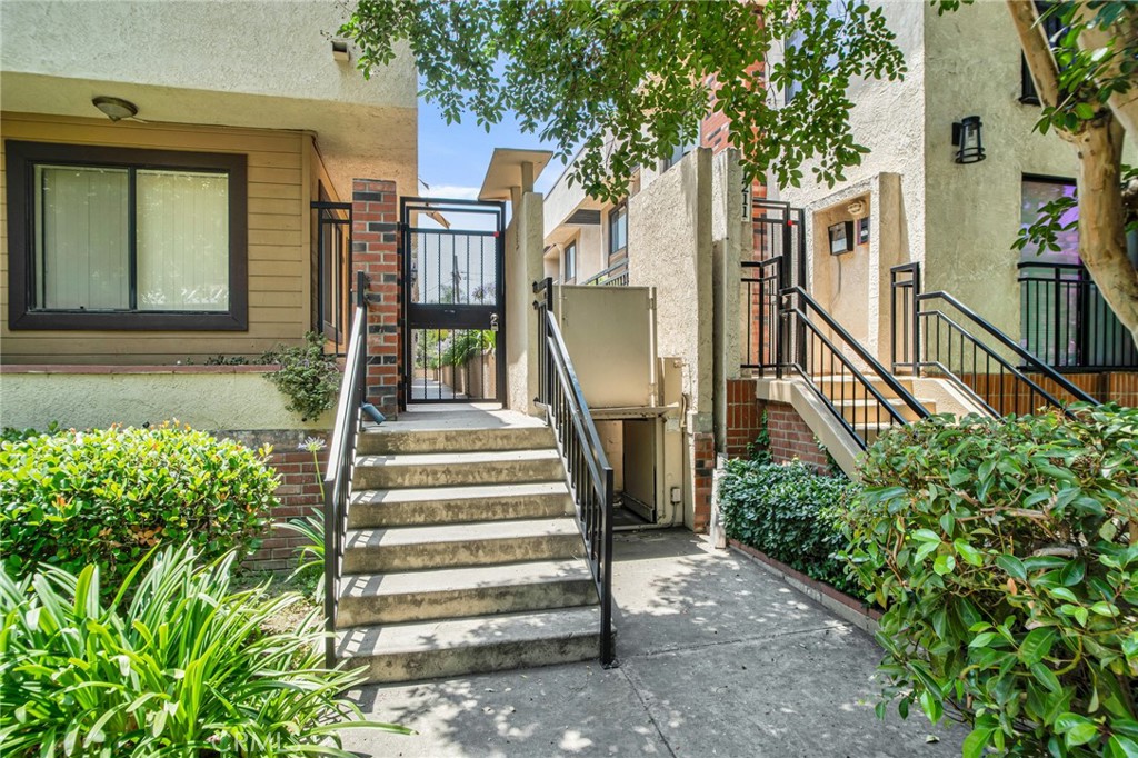 1207 N Columbus Avenue Property Photo 15